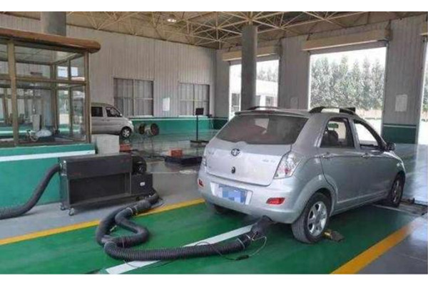 Anche presinteart Sina's wetjouwing oer kontrôle fan auto-emisje