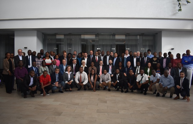 Ek presinteare by Cita Rag Afrika-konferinsje yn Kenia